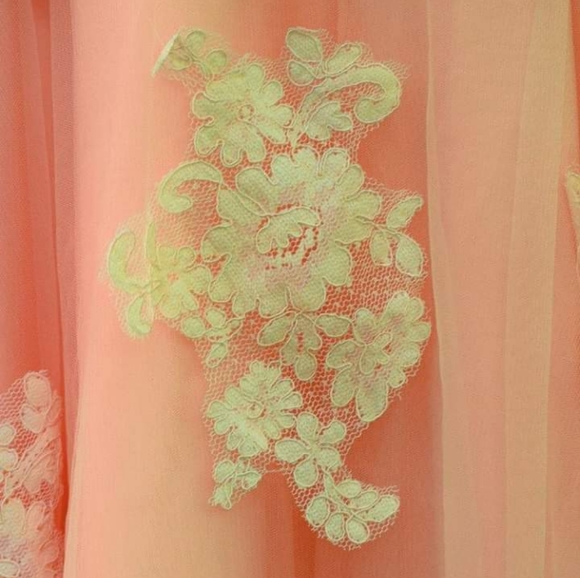 Wedding dress - Picture 3 of 5